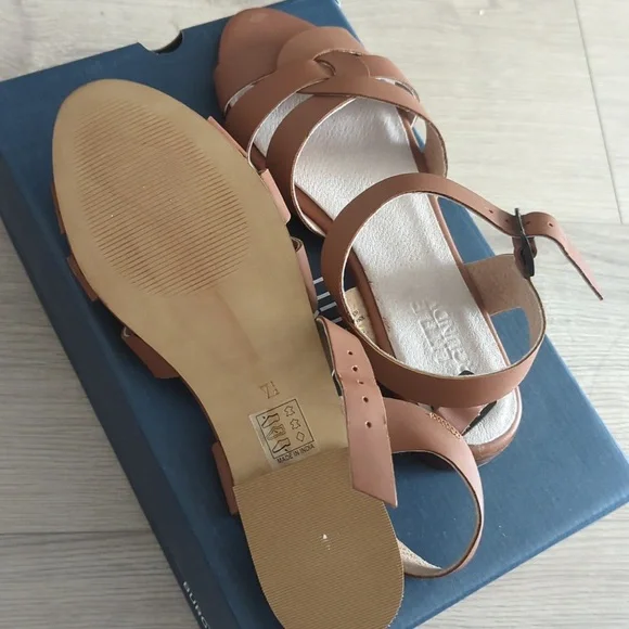 Sandals - Picture 2 of 3